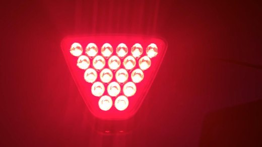 Stop LED Stroboscop Puternic - Triunghi Roșu Stop LED Stroboscop Puternic - Triunghi Roșu