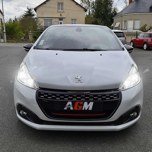 LED-kaukovalopolttimoiden pakkaus Peugeot 208:aan (2012–2019) LED-kaukovalopolttimoiden pakkaus Peugeot 208:aan (2012–2019)