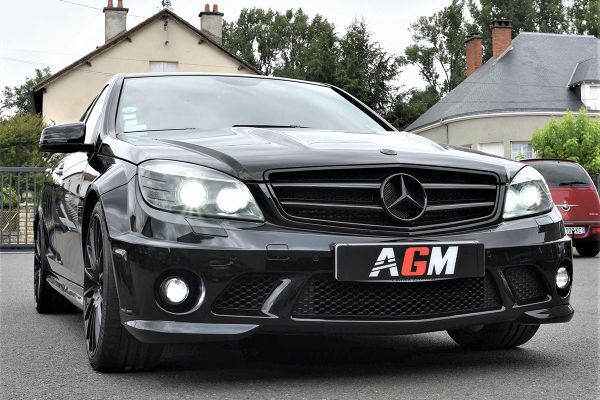 LED osvětlení na Mercedesu C63 AMG, fotografie 1 z 2